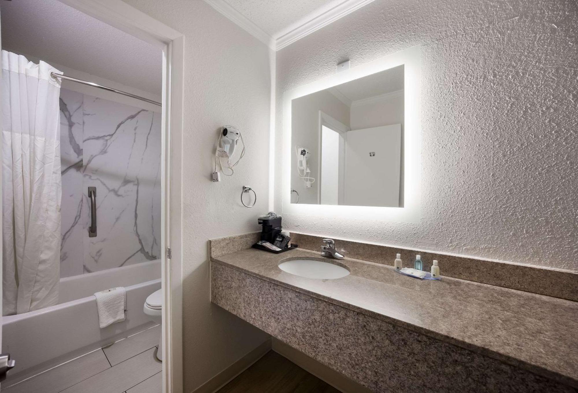 Quality Inn Tallahassee Near University Εξωτερικό φωτογραφία